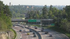 E18 vid Mörby centrum.