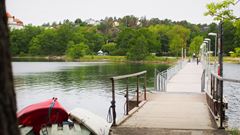 Båtar vid bron till Tranholmen