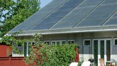 Solceller på radhustak.